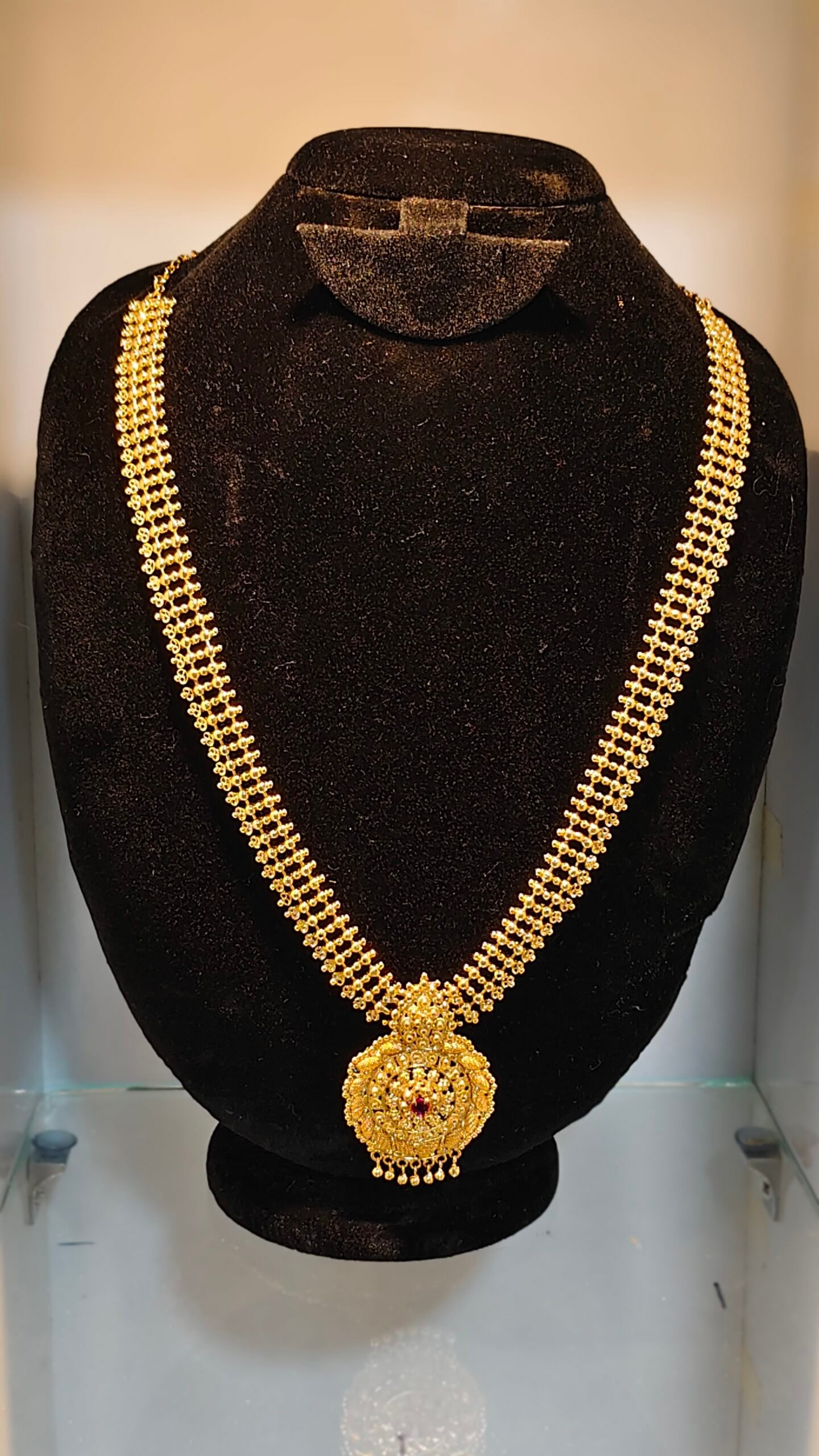 gold haram, a traditional South Indian necklace